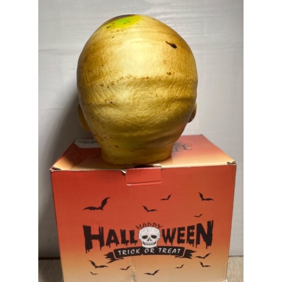 Halloween Creepy Zombie Head Prop With Box Display Lights Up Battery 6.75" Tall - Picture 5 of 9